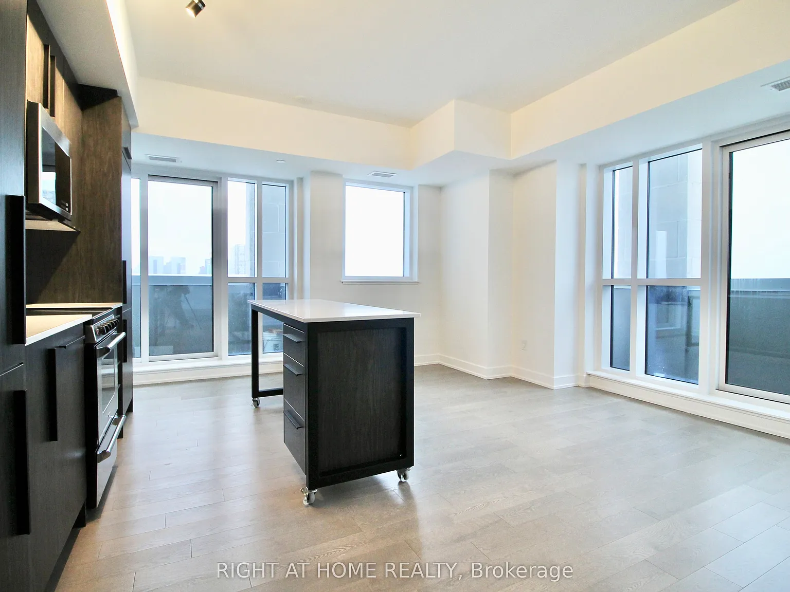 2 bed, $2,990 — Photo 3
