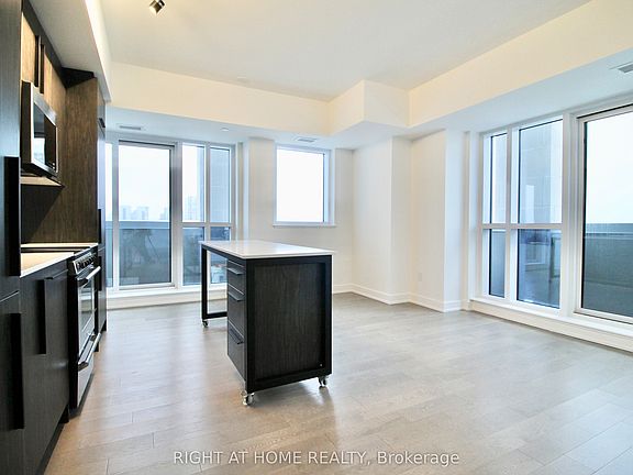3rd image of 560 Rideau St #1004