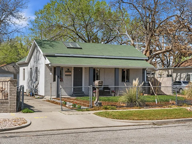 616 S 1300 W — Photo 2