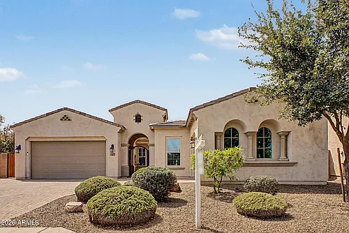 2937 E Longhorn Dr Photo 1