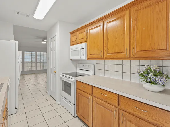 1011 Waterview Dr, Little Elm, TX 75068