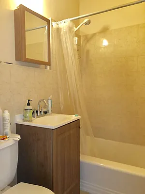 Rented by Frank Valvo Real Estate | media 18