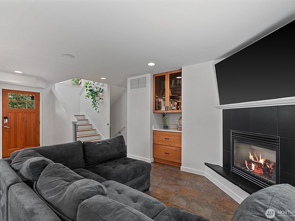 5th image of 340 Lake Front Drive