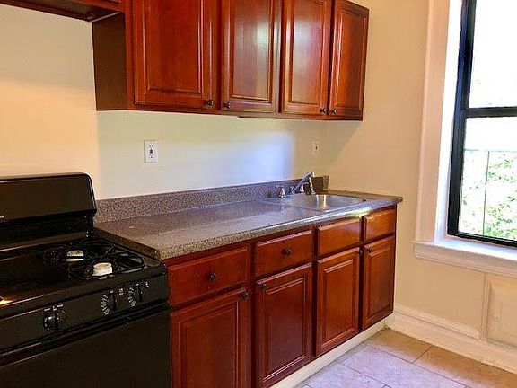 3rd image of 182 N Arlington Ave APT 11