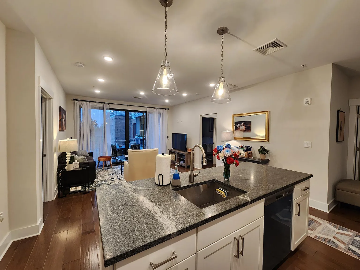 2 bed, 1135 sqft, $3,100 — Photo 1