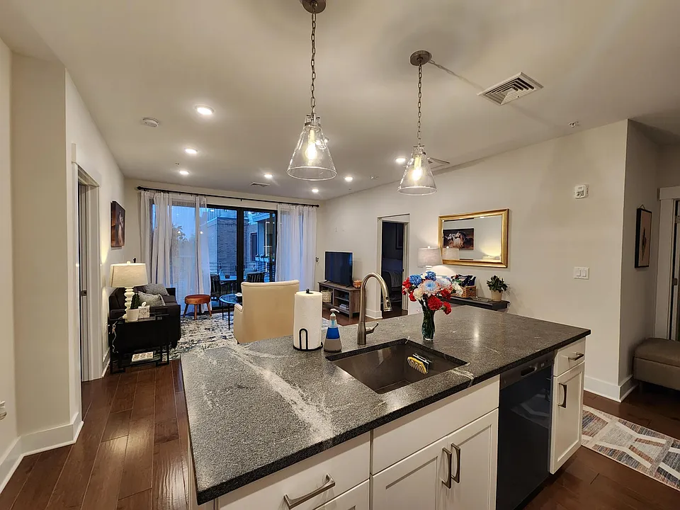 116 West Ave #206