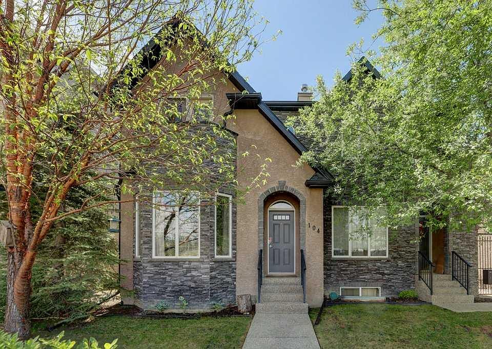 1st image of 449 N 20th Ave NE #104
