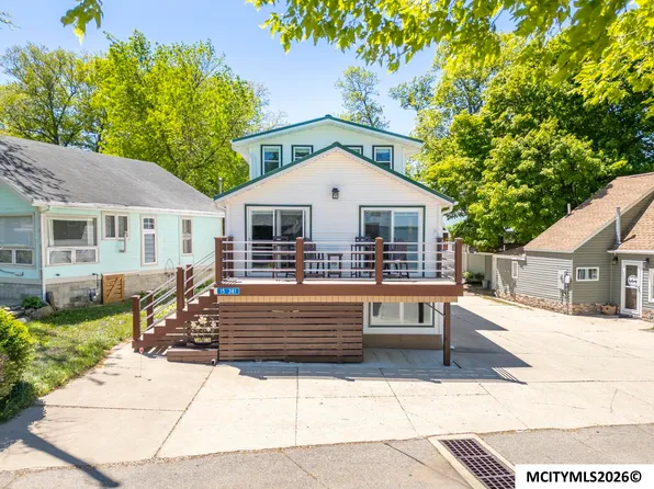 15381 1st St, Clear Lake, IA 50428