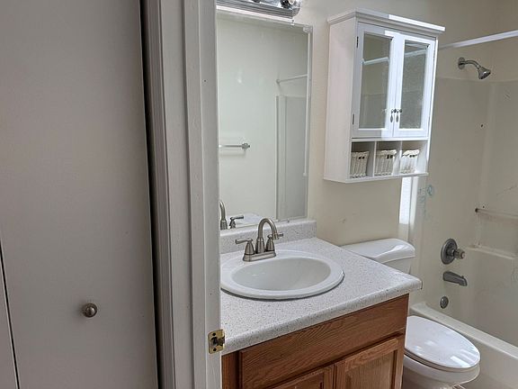 2nd image of 5126 SE Henry St #5126