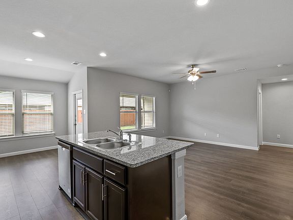 5th image of 313 Seclusion Dr