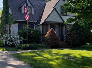 1740 Arona St, Falcon Heights, MN 55113