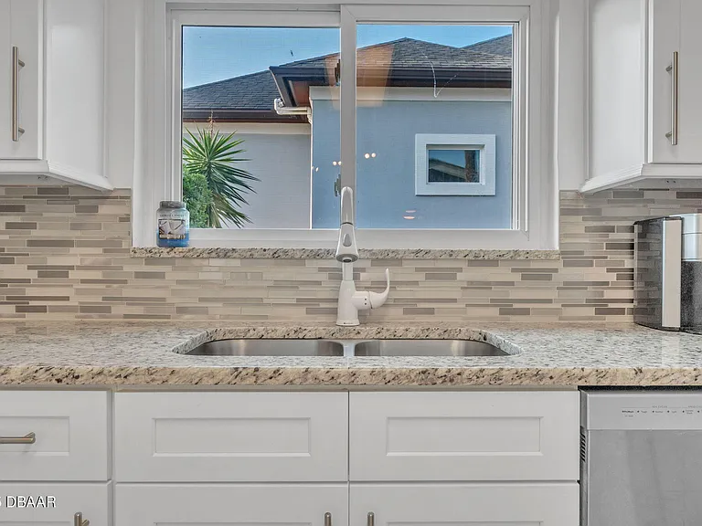 450 Lambert Ave — Photo 13