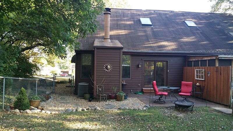 Park-like yard perfect for entertaining!
						:
						Fenced back yard! Easy care landscaping w. patio- bonus extra storage closet!