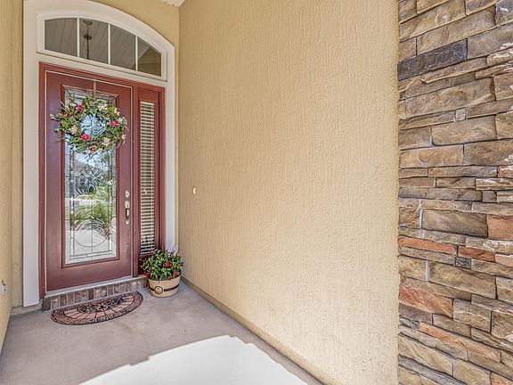 4th image of 300 Ellsworth Cir