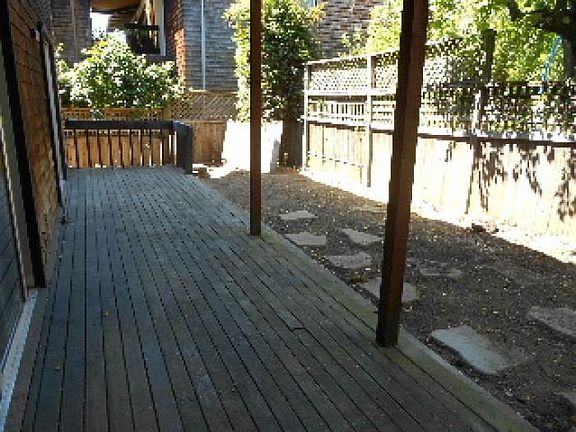 5th image of 921 E Blithedale Ave APT B