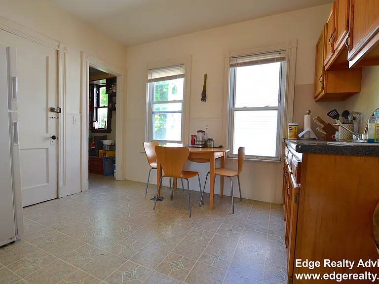548 Washington St #2 — Photo 2