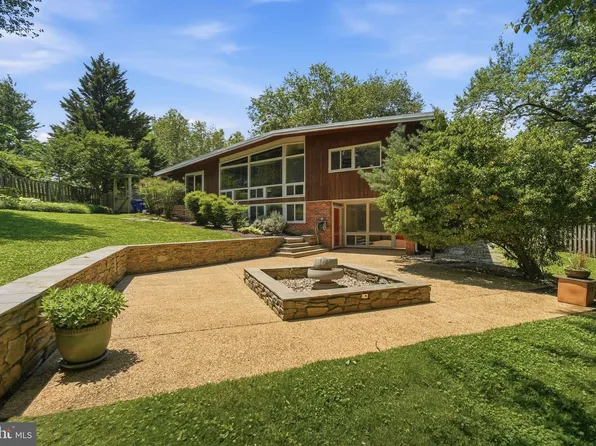 3005 Cedar Hill Rd, Falls Church, VA 22042