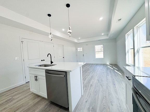 4th image of 285 Scenic Ave
