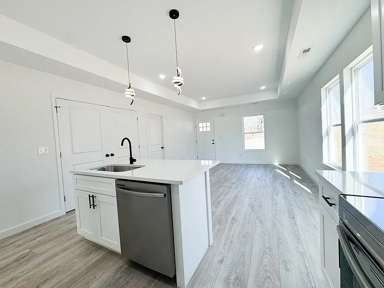 287 Scenic Ave — Photo 1
