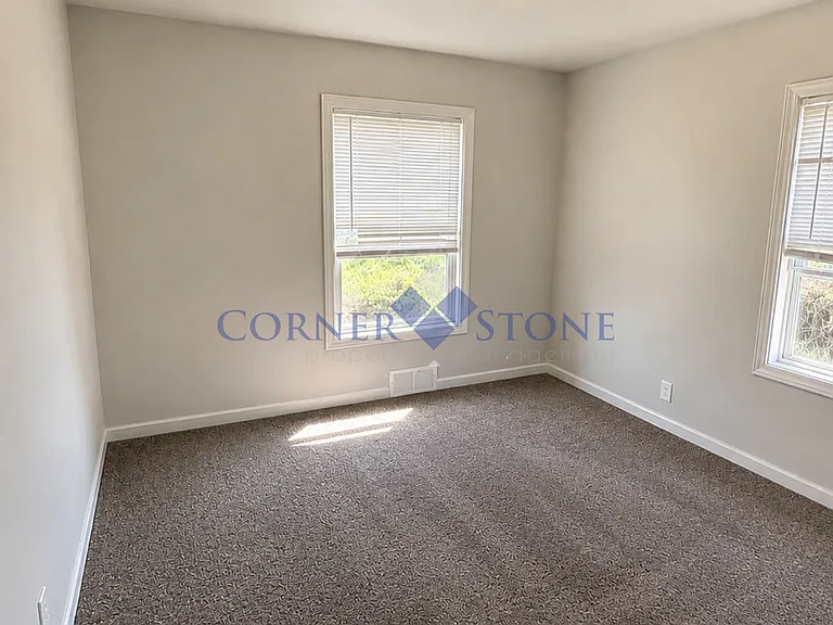 112 S Juniper St — Photo 7