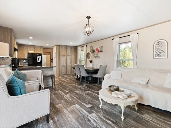 2916 De Leon Dr, Weatherford, TX 76087