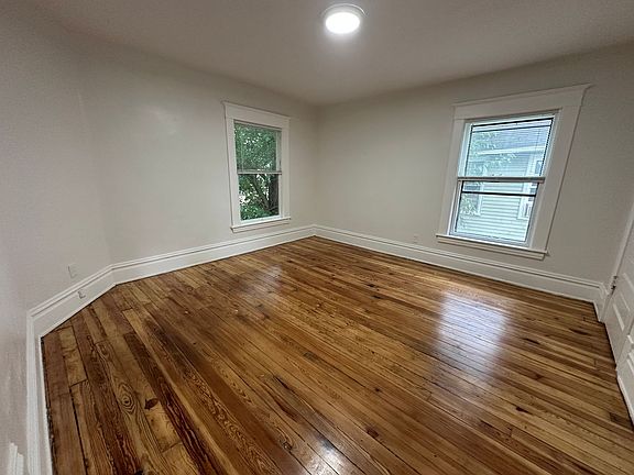 3rd image of 849 Kalamazoo Ave SE
