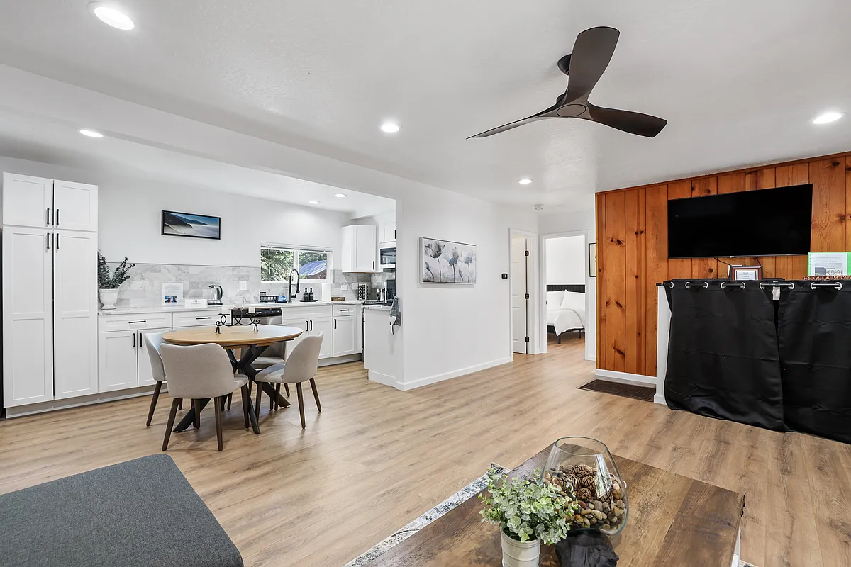Building Photo - 8746 Steelhead Ave #B