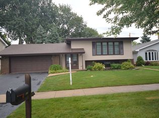 627 S Roosevelt Ave, Arlington Heights, IL 60005