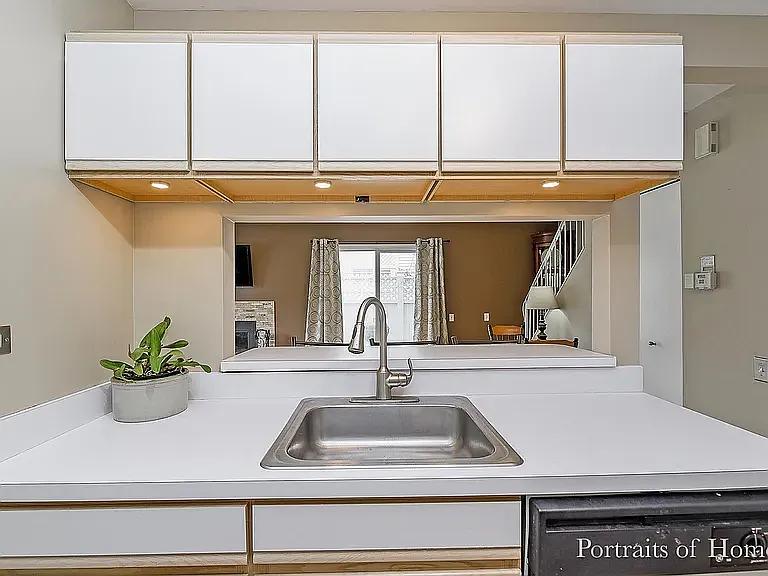 379 Gregory St — Photo 3