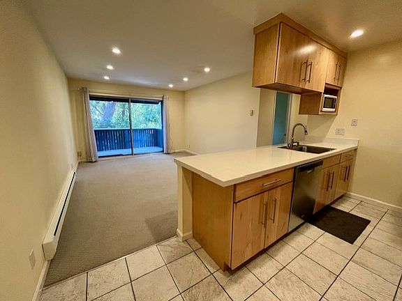 5th image of 247 Boardwalk Ave APT E