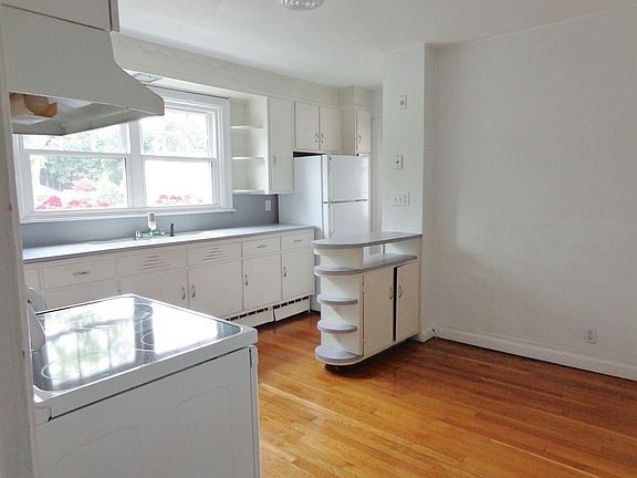 4th image of 79-81 White St #79