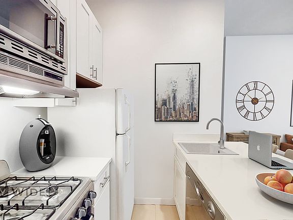 4th image of 429 E 80th St APT 4C