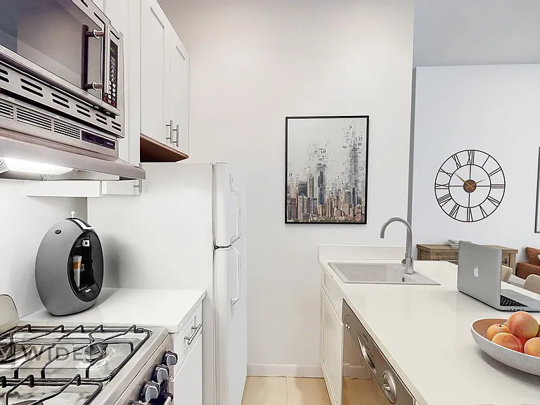 429 E 80th St #4C — Photo 4
