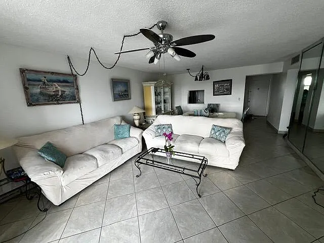 1001 NE 14th Ave #701 — Photo 16