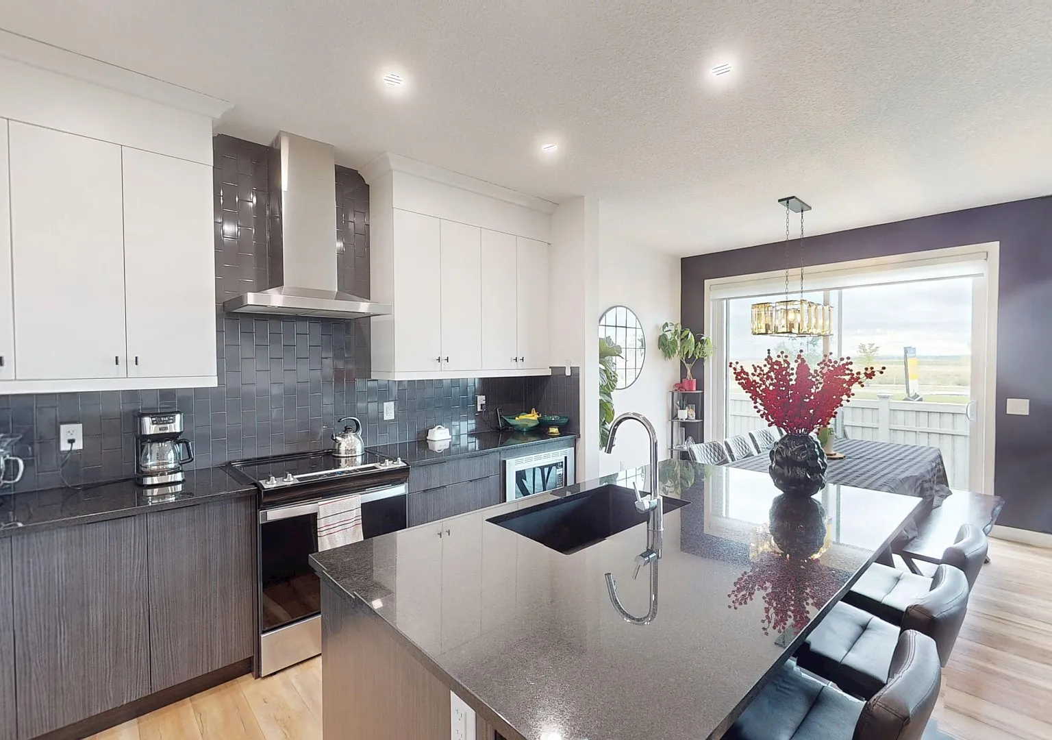 228 Magnolia Crescent-Upper — Photo 1
