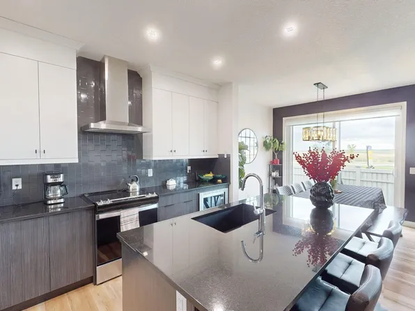 228 Magnolia Cres SE, Calgary, AB T3M 3S4