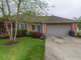 937 S Fenbrook Ct, Bloomington, IN 47401