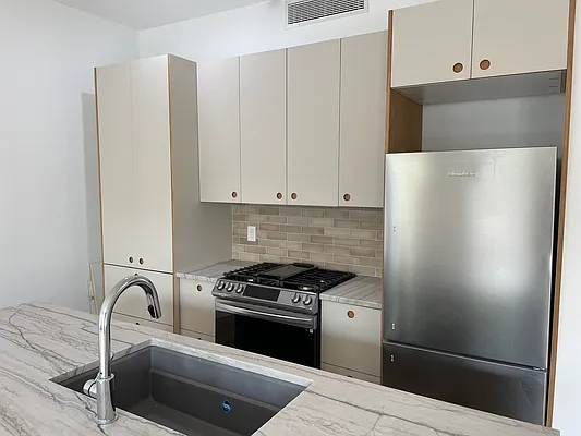 Rented by Easy Street Properties | media 23