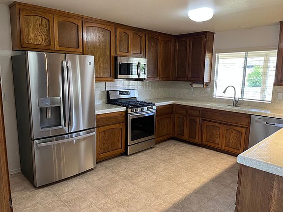 3rd image of 2997 Roblar Ave