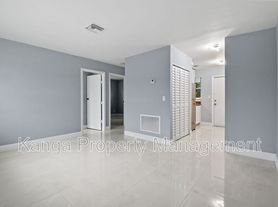 968 W 9th St