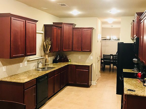 5th image of 302 Commonwealth Dr