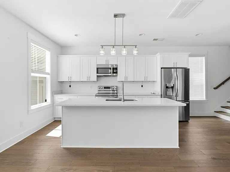 802 Briar Cir — Photo 10