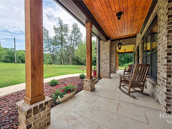 3rd image of 233 Hunter Road