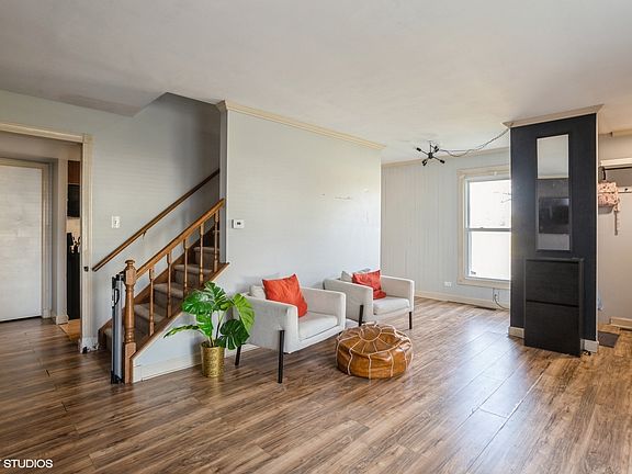 3rd image of 614 Burgess Ct