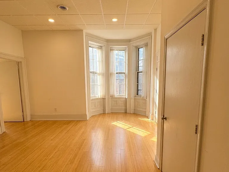 313 S 17th St #2F — Photo 4