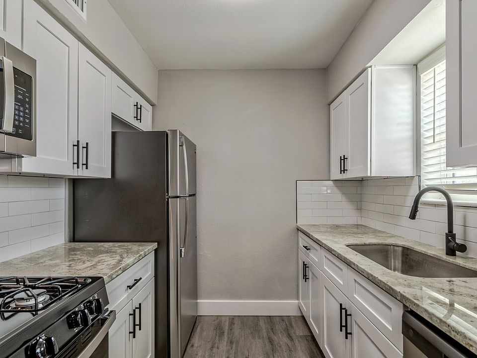 1st image of 925 S Waterview Dr #487446af2