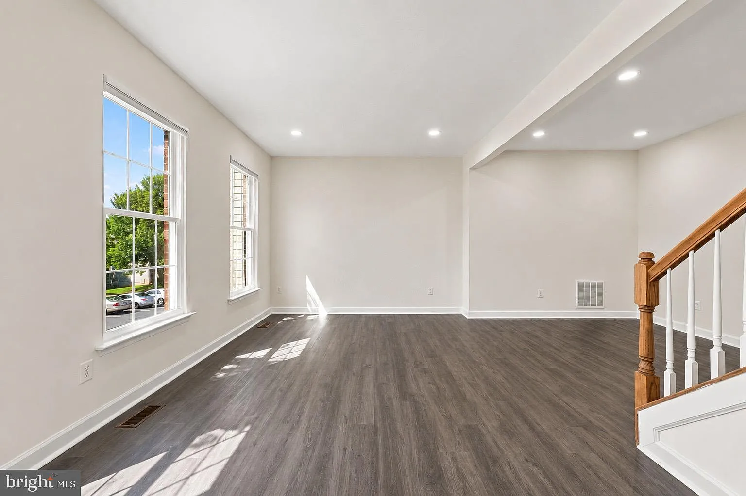 3 bed, 4.0 bath, 2026 sqft, $3,100 — Photo 2
