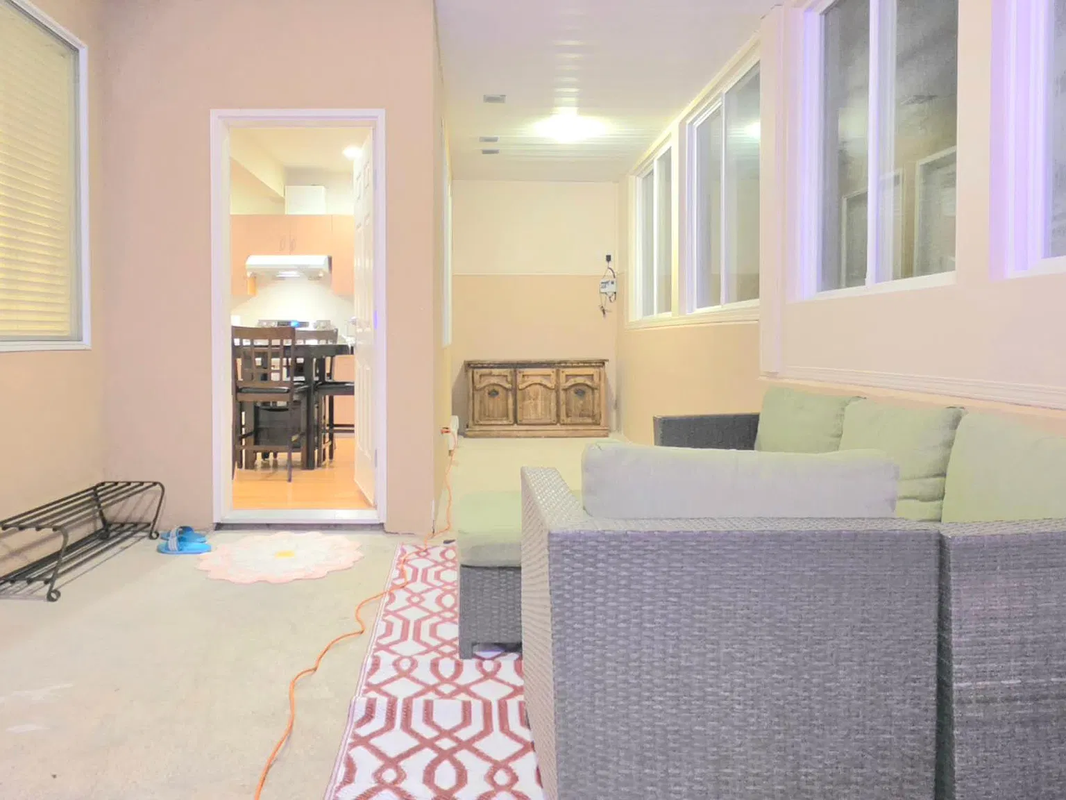 2 bed, 900 sqft, $2,400 — Photo 2