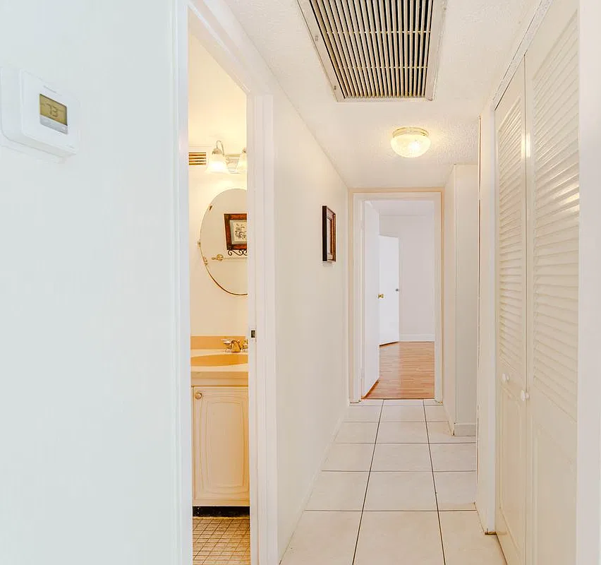 2 bed, 1.5 bath, 924 sqft, $2,100 — Photo 3