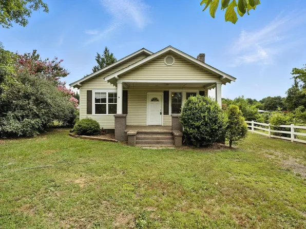 8490 Dandelion Ln, Spartanburg, SC 29303